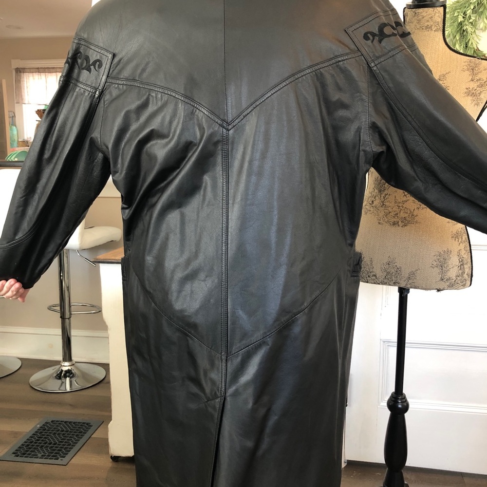 Coat - Picture 7 of 8